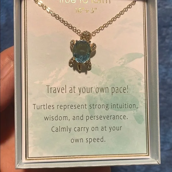 Gold Minimalist Necklace with Pendant - Picture 3 of 4